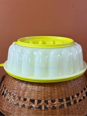 Tupperware Jello Mold